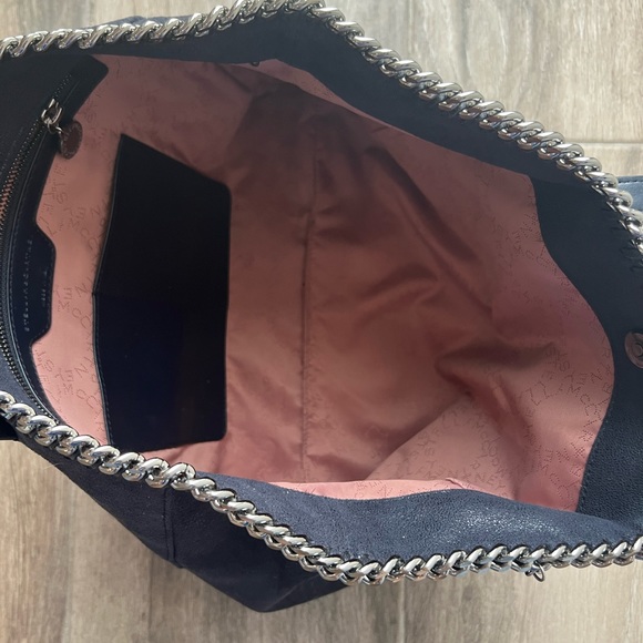 Stella McCartney Falabella navy vegan shoulder tote bag with chain detailing - Picture 3 of 5